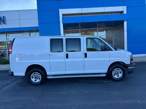 Used 2024 GMC Savana 2500 w/ Driver Convenience Package image 3