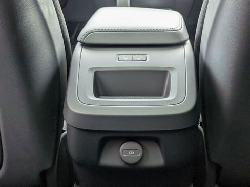 Used 2025 Volvo V60 B5 Cross Country Plus image 23