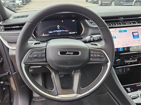 New 2025 Jeep Grand Cherokee Limited w/ Black Appearance Package image 14