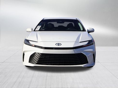 Used 2025 Toyota Camry LE w/ Convenience Package image 2