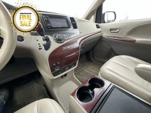 Used 2014 Toyota Sienna XLE image 18