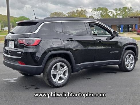 Used 2024 Jeep Compass Latitude AWD/4WD image 3