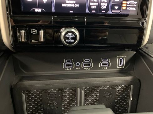 Certified 2025 RAM 1500 Tungsten w/ Off Road Group AWD/4WD image 32