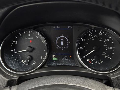 Used 2018 Nissan Rogue SV w/ Premium Package FWD image 27