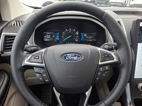 Used 2022 Ford Edge Titanium image 17