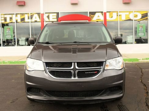 Used 2018 Dodge Grand Caravan SE image 2