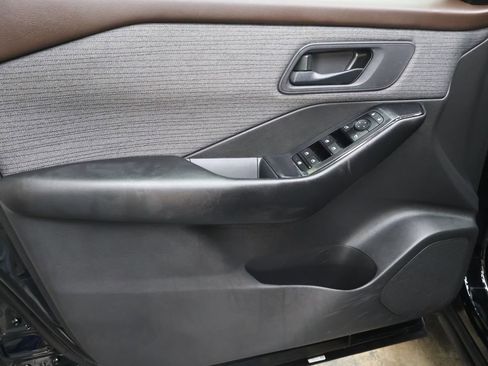 Used 2023 Nissan Rogue S image 16