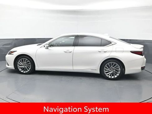 Used 2021 Lexus ES 300h w/ Accessory Package image 4