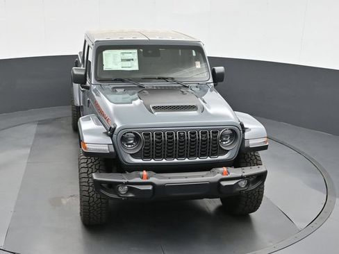 Used 2025 Jeep Gladiator Mojave AWD/4WD image 36