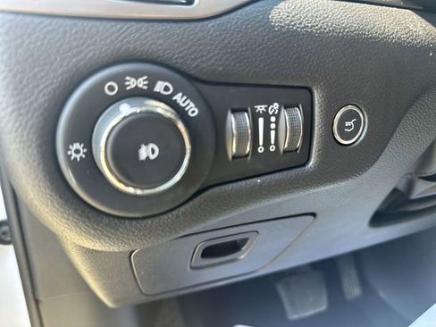 Used 2019 Jeep Cherokee Limited w/ Luxury Group AWD/4WD image 49