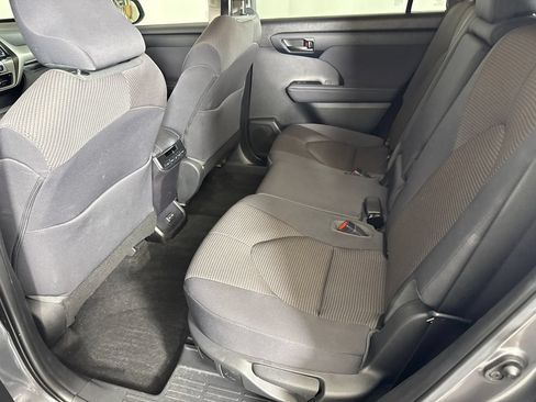 Used 2023 Toyota Highlander LE FWD image 18