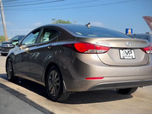 Used 2014 Hyundai Elantra SE w/ Option Group 02 FWD image 4