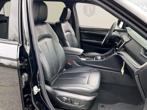 New 2026 Jeep Grand Cherokee Limited w/ Limited Altitude Package AWD/4WD image 24