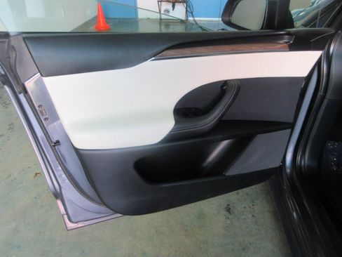 Used 2023 Tesla Model X AWD/4WD image 5