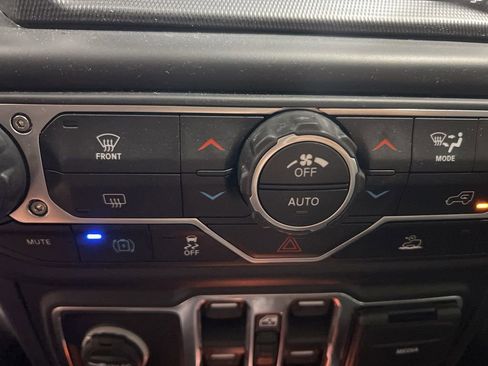 Used 2023 Jeep Wrangler Unlimited Sahara image 30