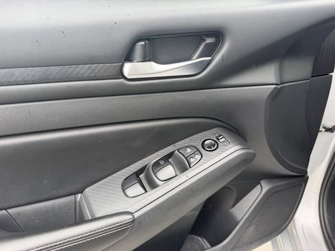 Used 2024 Nissan Altima 2.5 SV FWD image 11