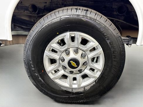Used 2024 Chevrolet Silverado 2500 LT w/ Convenience Package image 32