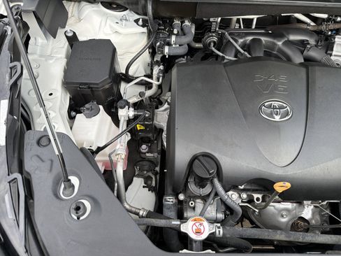 Used 2020 Toyota Highlander Platinum FWD image 12