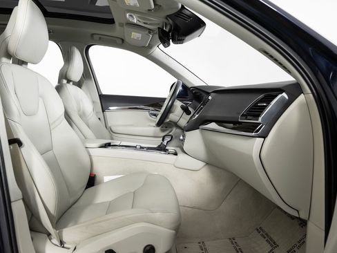 Used 2016 Volvo XC90 T6 Momentum image 27