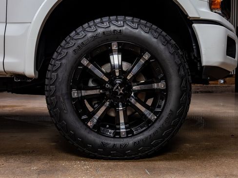 Used 2018 Ford F150 XLT w/ Equipment Group 302A Luxury AWD/4WD image 11