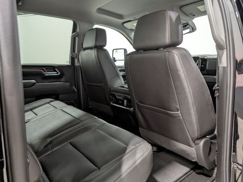 Used 2024 GMC Sierra 3500 SLT w/ SLT Convenience Package image 16