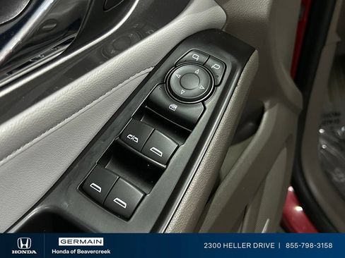 Used 2018 Chevrolet Traverse LT AWD/4WD image 18