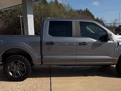 Used 2021 Ford F150 XLT image 2