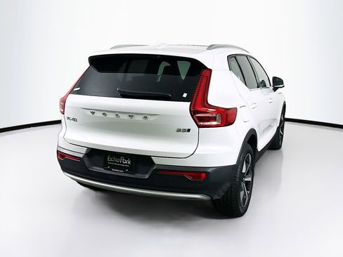 Used 2025 Volvo XC40 B5 Plus image 9