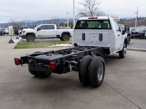 New 2026 GMC Sierra 3500 Pro image 7