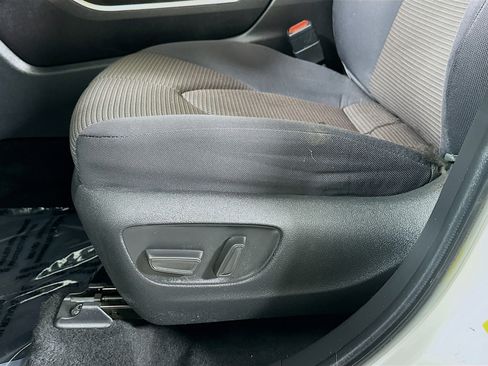 Used 2023 Toyota Highlander LE image 18