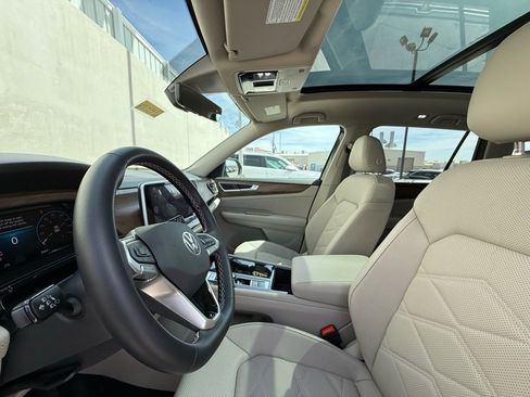 Used 2025 Volkswagen Atlas SE image 5