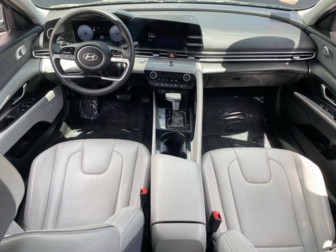 Used 2025 Hyundai Elantra Limited FWD image 10
