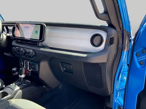 Used 2024 Jeep Wrangler Unlimited AWD/4WD image 19