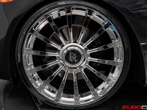 Used 2018 Rolls-Royce Dawn RWD image 24