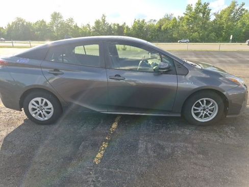 Used 2017 Toyota Prius Two FWD image 5