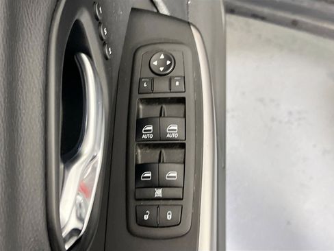 Used 2022 Jeep Cherokee Limited image 17