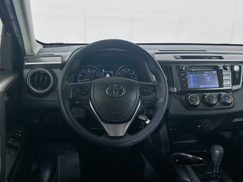 Used 2018 Toyota RAV4 LE FWD image 17