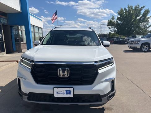 Used 2023 Honda Pilot Elite image 2
