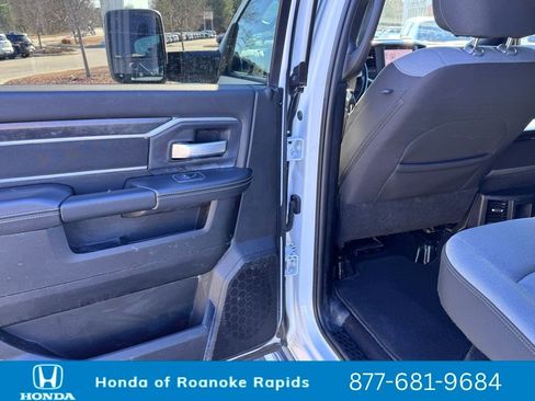 Used 2024 RAM 2500 Big Horn image 25