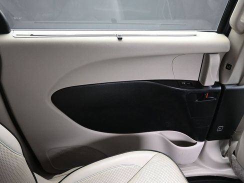 Used 2020 Chrysler Pacifica Limited w/ Advanced Safetytec Group image 53