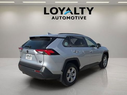 Used 2025 Toyota RAV4 XLE w/ Convenience Package image 5