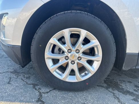 Used 2018 Chevrolet Equinox LT image 11