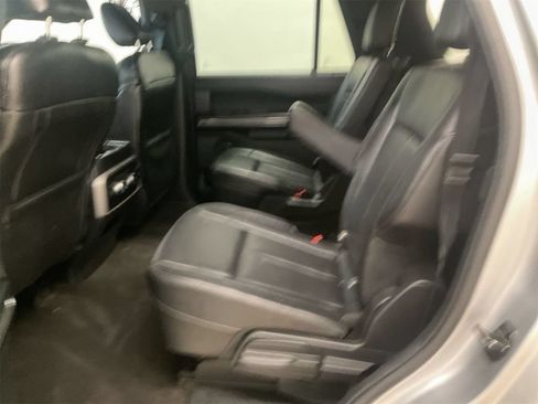 Used 2021 Ford Expedition XLT RWD image 4