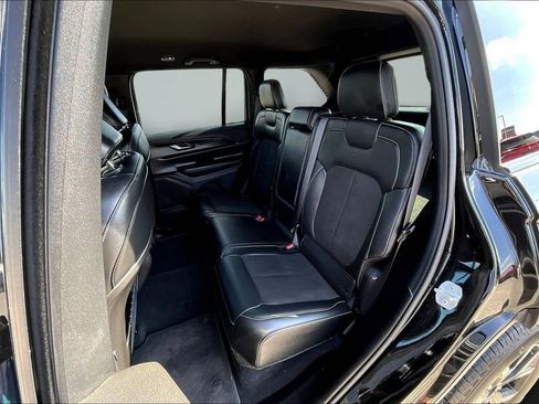 Used 2025 Jeep Grand Cherokee Altitude AWD/4WD image 23