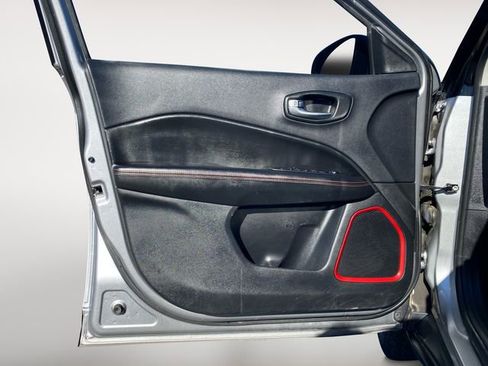 Used 2019 Jeep Compass Trailhawk image 16