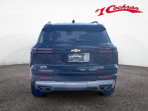Used 2025 Chevrolet Traverse LT FWD image 8
