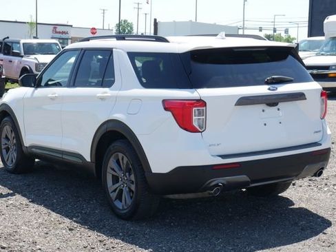 Used 2022 Ford Explorer XLT w/ Equipment Group 202A AWD/4WD image 10