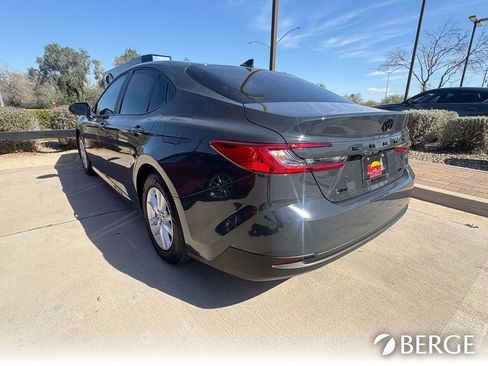 Used 2025 Toyota Camry LE image 3
