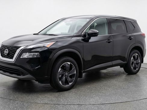 Used 2025 Nissan Rogue SV image 3
