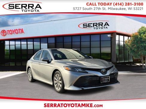 Used 2018 Toyota Camry LE image 1